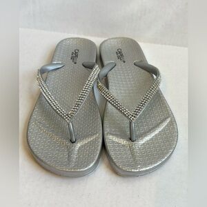 Capelli of New York Metallic Silver Rhinestone Glam Flip Flop Sandals Sz 7